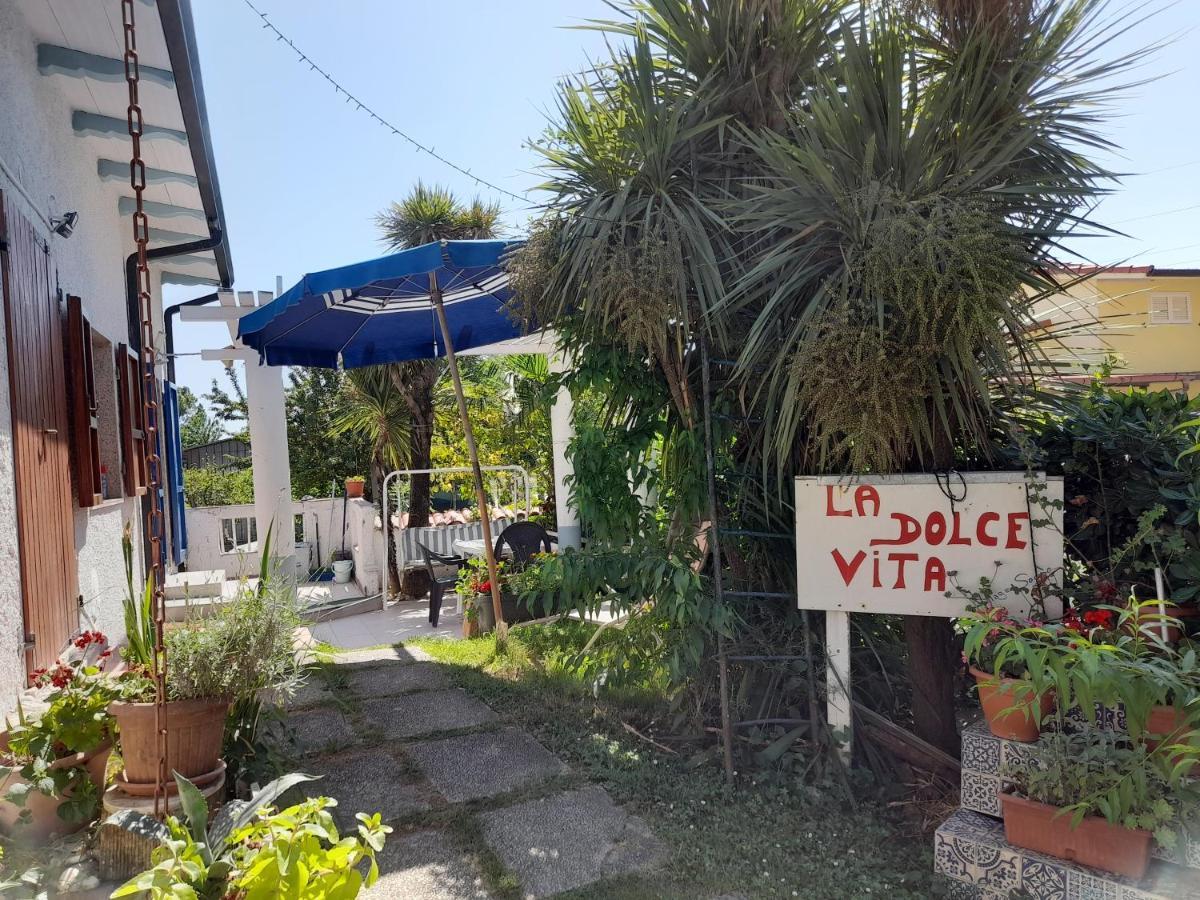 Sogno Vacanze Appartement Massa  Buitenkant foto