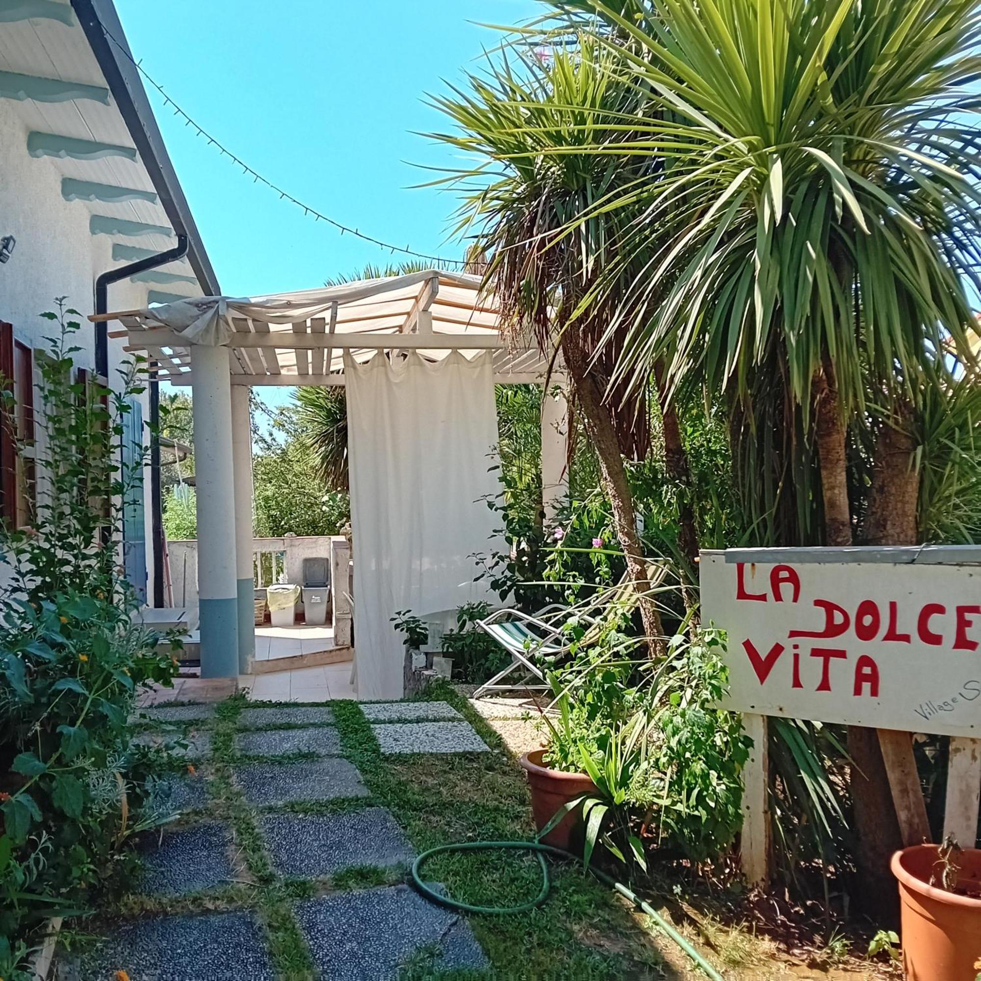 Sogno Vacanze Appartement Massa  Buitenkant foto